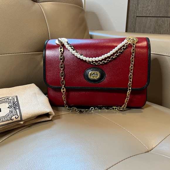 Gucci Handbags - Gucci GG leather bag